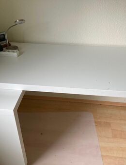 Malm Schreibtisch ikl. Schreibtischstuhl und Matte - Osnabrück