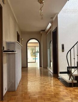 Großzügig leben und entspannen - Einfamilienhaus mit Anbau, Indoorpool und Gartenhaus - Neuburg (Rhein)