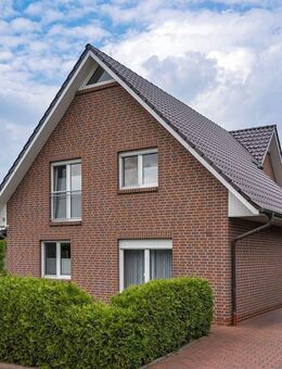 Traumhaftes Familienhaus mit Einliegerwohnung, Wintergarten, Doppelcarport, PV-Anlage, u.v.m. - Barßel