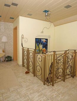 Familienfreundliches EFH mit barrierefreier Einliegerwohnung, 2 Garagen und großem Garten - Kirn