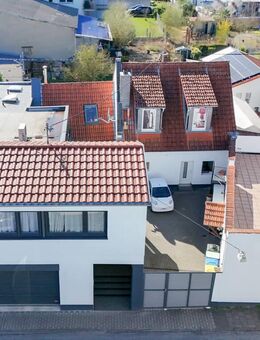 Wallau: Spektakuläres Hofhaus-Ensemble! Absolute Privatsphäre, 270 m², ausbaufähige Werkstatt! - Hofheim (Taunus)