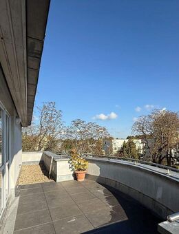 Einmalige Gelegenheit ! Lichtdurchflutetes Dachgeschoss mit zwei sonnigen Wohlfühl - Terrassen in TOP- LAGE - Berlin