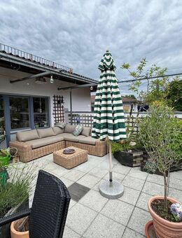 Exklusive 4-ZKB-Dachterrassenwohnung mit 2 TG-Stellplätzen und 2 Kellerräumen - Aichach