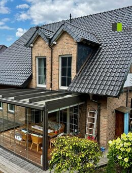 Freistehendes großes Einfamilienhaus mit Doppelgarage in ruhiger Lage - Langerwehe