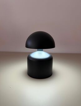 Noir Lume - Mattschwarze Pilzlampe aus Metall - Langenberg