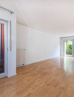 RUHIG & ZENTRAL IN BAD HOMBURG! Wohnung über zwei Etagen mit Küche, Terrasse & Stellplatz - Bad Homburg (Höhe)
