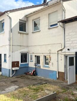 Sanierungsbedürftige Doppelhaushälfte mit großem Potenzial in Dietzenbach - Dietzenbach