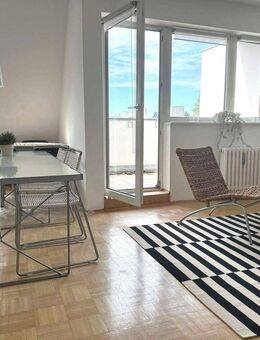 TOLLE, SEHR HELLE, GEPFLEGTE DG-WHG. IM 5.OG, WANNENBAD M. FENSTER RUHIG IM AFRIKASISCHES VIERTEL - Berlin