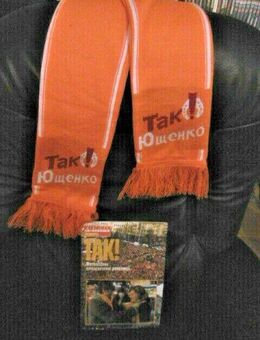 * Schal Scarf & Heft symbolism Orange Revolution Ukraine Nov 2004 - Radolfzell (Bodensee) Zentrum