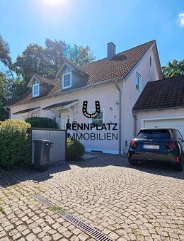 Ansprechende DHH mit EBK, Doppel-Garage und großem Garten in Laaber. Frei. - Laaber