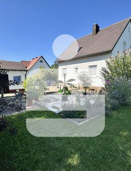 Wohnen mit großem Garten inklusive Mietertrag! Zweifamilienhaus in Kümmersbruck-Haselmühl - Kümmersbruck