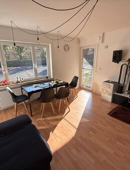 RENOVIERT! Attraktive, große und gut ausgestattete 3-Zi.-Whg. * TL-Bad / Balkon / Pkw-Stpl. * - Stuttgart