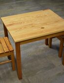 Kindertisch mit 2 Stühlen, Massivholz, neu überarbeitet - Frühlingsangebot! in 80809
