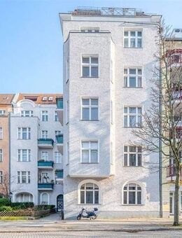 City-West Kultadresse: Dachwohnung im renovierten Altbau - Berlin