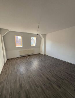 Charmante 2 Zimmer Wohnung im Dachgeschoss / Zeitz - Zeitz