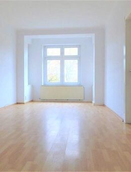 Frisch Renoviert - Schöne 3 Zi.- Whg., Bad mit Fenster, Loggia WG´s Willkommen! - Leipzig