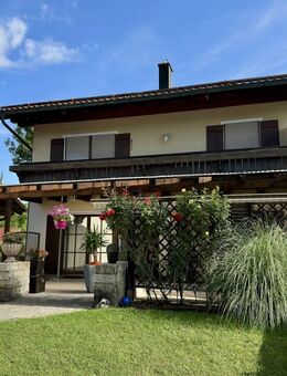 Großes und gepflegtes Ein bzw. Zweifamilienhaus mit Doppelgarage! - Stephanskirchen