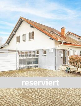Traumhaus-Charakter! Modernes Einfamilienhaus mit großer Gartenanlage und Swimming-Pool - Stutensee