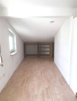 Charmante 1 Zimmer DG Wohnung in zentraler Lage - Erlangen
