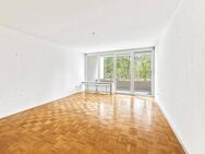 Attraktive Erdgeschosswohnung mit zwei Balkonen in Bestlage - München