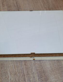 Viele neuwertige, rahmenlose Bilderhalter/Bilderrahmen: 22 x 30 cm: 1,00 € pro Stück; 24 x 30 cm; 1,10€ pro Stück - Unterleinleiter