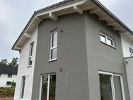 Modernes 162m² Familienhaus mit energiesparender Massivbauweise! - Kirchberg (Sachsen)