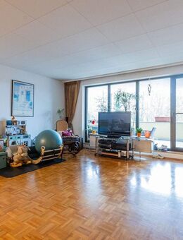 Aktuell vermietet *5-Zimmer, große Sonnen-Terrasse inkl. Aussenkamin, TL-Bad, Aufzug, Garage + St.* - Bischofsheim