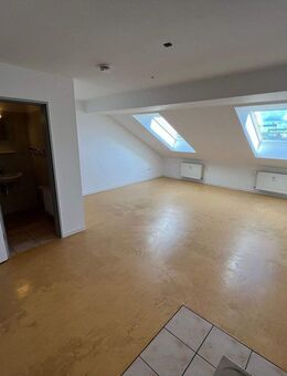 Großzügige 1-Zimmer-Dachgeschoss-Wohnung komplett Saniert mit Aufzug und Stellplatz - Kiel