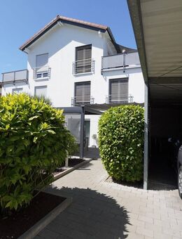 Rosbach: Gehobene Doppelhaushälfte in bester Lage mit Photovoltaik, Fitnessraum und Pergola - Rosbach (Höhe)