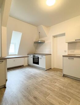 Frisch saniert - Moderne 3-Raum-Dachgeschosswohnung in Aue zu vermieten - Aue