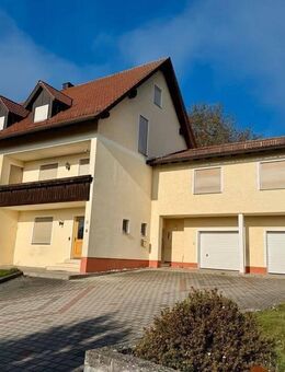 Einfamilienhaus mit 3 WHg, Garten und 4 Garagen in Münchshofen - Teublitz