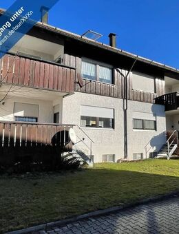 Praktische 3-Zimmer-Etagenwohnung mit zusätzlichen Kachelofen, Loggia und Festgarage in Salzweg - Salzweg