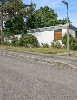 Freistehender Flachdach-Bungalow auf ca. 825 m² großem Grundstück in Dortmund-Löttringhausen - Dortmund