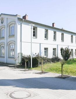Mehrfamilienhaus mit Hof und Garagen & Abstellräumen außen - zentrumsnah! - Putbus