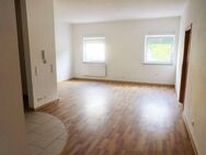 Renovierte Erdgeschosswohnung mit offener Küche und Freisitz - Amberg