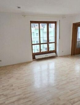 Gepflegte 1,5 Zimmer-ETW mit Balkon - Straubing