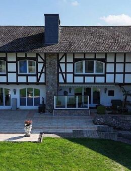 Exklusives Wohnhaus mit unverbaubarem Fernblick - Frankenau