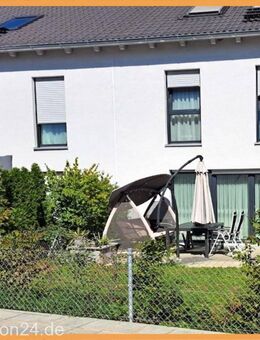 Neuwertiges Reihenhaus in Höfen mit Sonnen-Terrasse zum pflegeleichten Spielgarten + Carport + KfZPl - Nürnberg