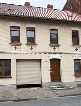 Vielseitiges Mehrfamilienhaus mit Hinterhaus und Entwicklungspotenzial - Schöningen