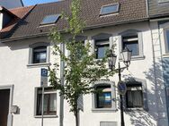 Im Herzen der Kreis- und Universitätsstadt Homburg, 2 FH mit 3 Bädern, Innenhof und Balkon unter Denkmalschutz . - Homburg