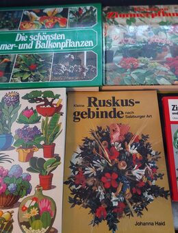 Bücher über Garten- und Zimmerpflanzen und Gebinde selber machen - Aßling