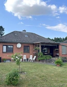 Einfamilienhaus mit Garage und schönem Grundstück zu verkaufen - Klein Wesenberg