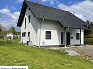 Neuwertiges modernes Einfamilienhaus in ruhiger Lage mit tollem Grundstück und Garage! - Dreikirchen