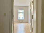 Regierungsviertel! optimal geschnittene Wohnung mit separater Küche, Südbalkon, 3. OG, Wannenbad, Parkett - Berlin