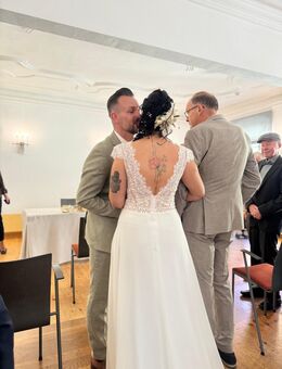 Wundervolles Brautkleid mit Schleppe zu verkaufen - Dommitzsch
