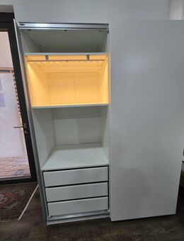 Ikea Pax Kleiderschrank beleuchtet/Lieferung - Mels