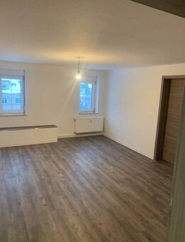 Tolle große Wohnung zur Verwirklichung von Wohnträumen! Stellplatz! Dachgeschoss! - Burgstädt