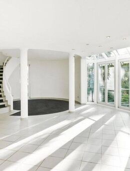 Exklusive 4,5-Zimmer-Architektenwohnung mit Terrasse, Balkon und EBK in ruhiger Lage in Walldorf - Walldorf (Baden-Württemberg)