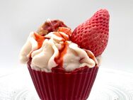 Dessertkerze „ Strawberry Waffle Cupcake“ ❤️4,99€❤️ - Weimar Zentrum