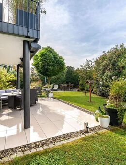 Öhningen: Exklusive Doppelhaushälfte mit Tiefgarage in ruhiger Randlage auf der Halbinsel Höri - Öhningen